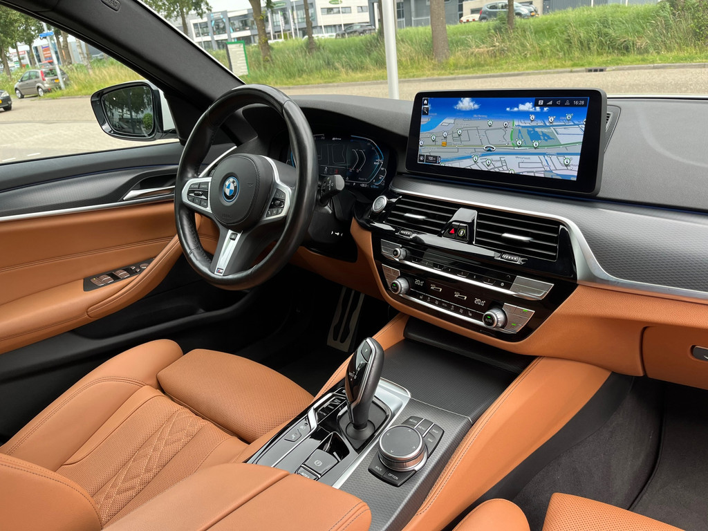 BMW 5 Serie Touring 530e xDrive High Exe M-Sport – Pano – Camera – Leder – Ambient Light – Carplay – Navi – 292PK - Afbeelding 26