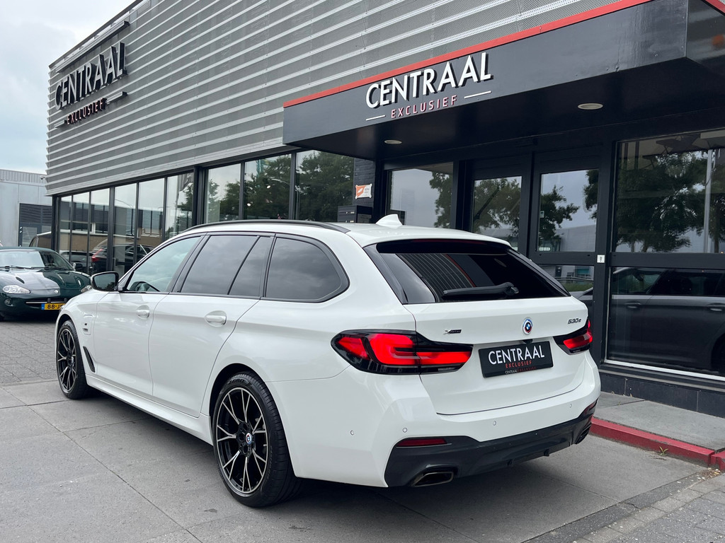 BMW 5 Serie Touring 530e xDrive High Exe M-Sport – Pano – Camera – Leder – Ambient Light – Carplay – Navi – 292PK - Afbeelding 31