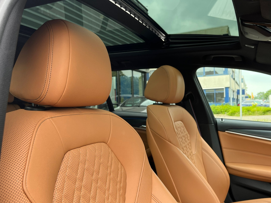BMW 5 Serie Touring 530e xDrive High Exe M-Sport – Pano – Camera – Leder – Ambient Light – Carplay – Navi – 292PK - Afbeelding 33