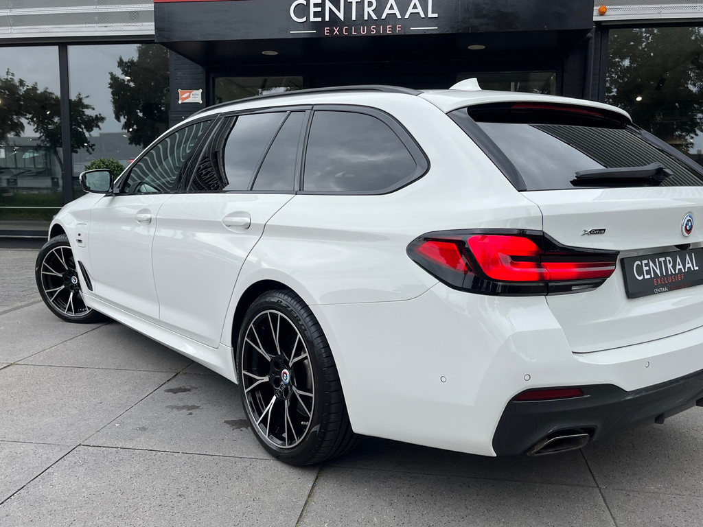 BMW 5 Serie Touring 530e xDrive High Exe M-Sport – Pano – Camera – Leder – Ambient Light – Carplay – Navi – 292PK - Afbeelding 61