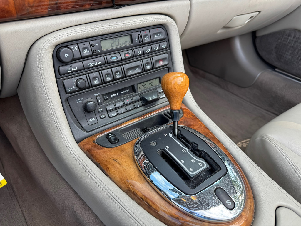 Jaguar XK8 4.0 V8 Convertible 363PK – Pdc – Leder – Stoelverwarming - Afbeelding 28