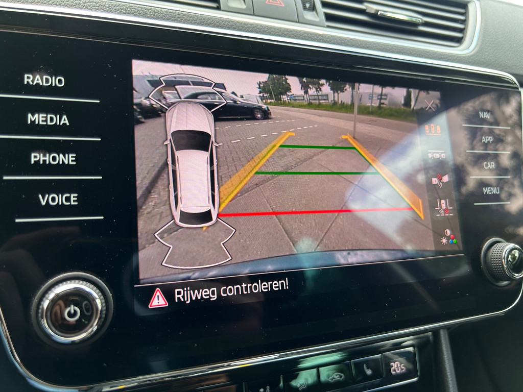 Škoda Superb Combi 1.4 TSI iV Business Edition Plus – ACC – Camera – Keyless – Carplay – Stoelverwarming – 218PK - Afbeelding 24