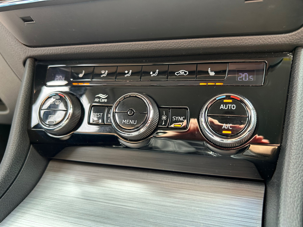Škoda Superb Combi 1.4 TSI iV Business Edition Plus – ACC – Camera – Keyless – Carplay – Stoelverwarming – 218PK - Afbeelding 30