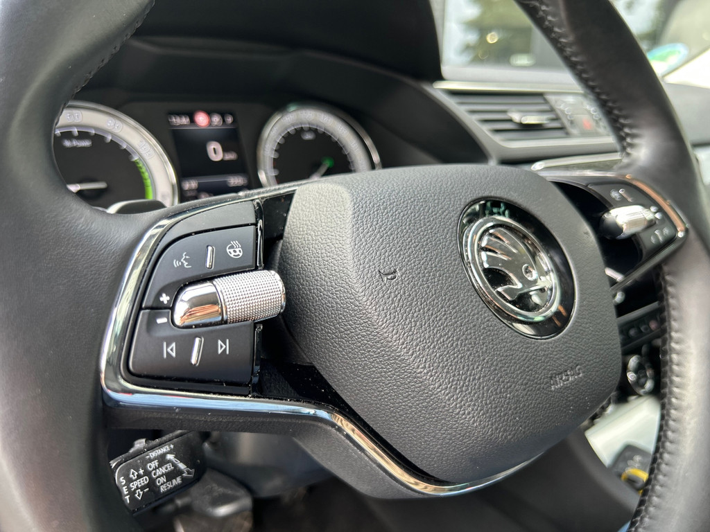 Škoda Superb Combi 1.4 TSI iV Business Edition Plus – ACC – Camera – Keyless – Carplay – Stoelverwarming – 218PK - Afbeelding 33