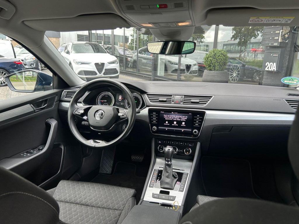Škoda Superb Combi 1.4 TSI iV Business Edition Plus – ACC – Camera – Keyless – Carplay – Stoelverwarming – 218PK - Afbeelding 40